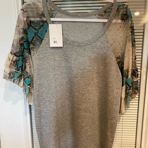NWT GRAY/TURQUOISE SNAKESKIN RUFFLE SLEEVE